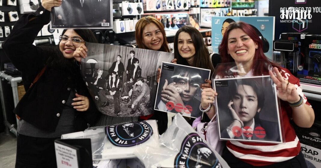 2026 03 20T105828Z 1043758469 RC288KA7OU1O RTRMADP 3 MUSIC BTS LONDON FANS 1